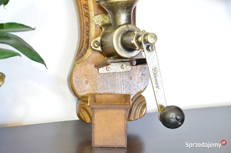 cynowy MŁYNEK wiszący do kawy bstary sygnowany