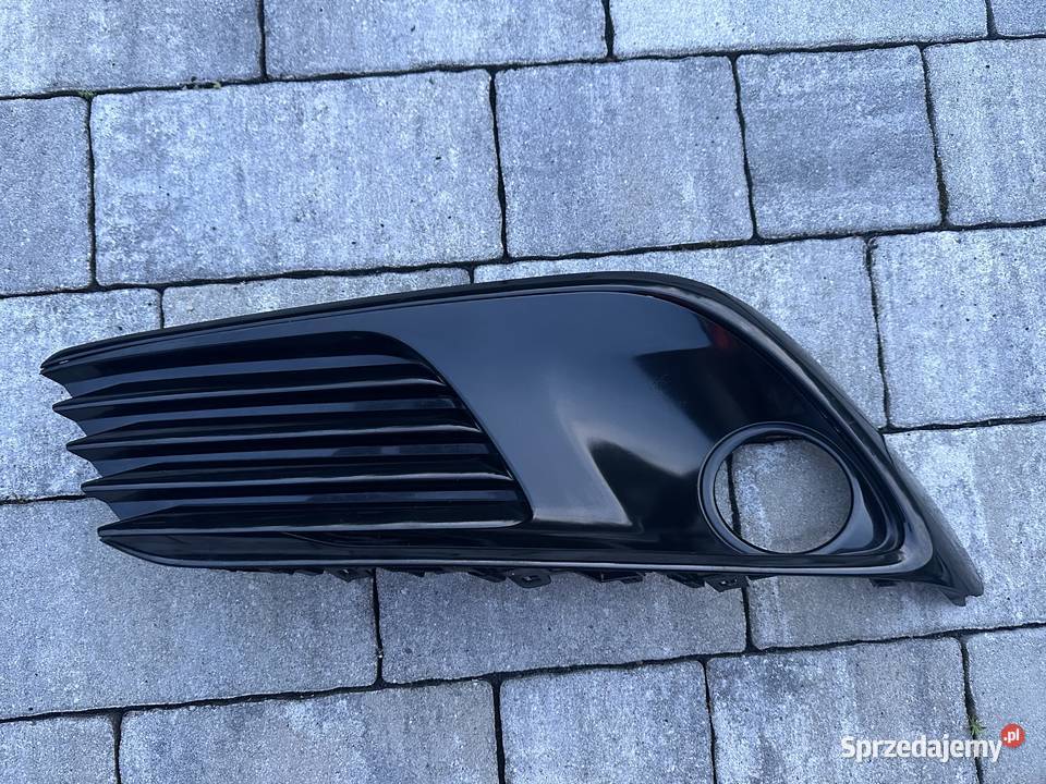 Toyota AURIS II 5204002210 RAMKA HALOGENU KRATKA podlaskie
