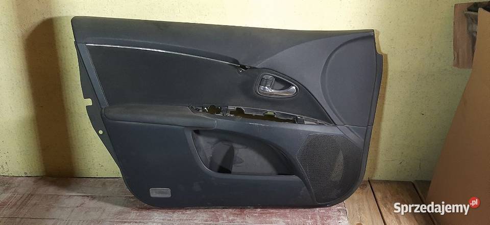 Boczek tapicerka drzwi lewy przód Toyota Avensis Włoszczowa