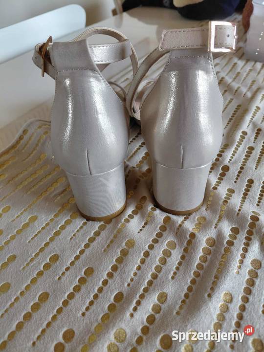 Buty damskie na obcasie 23cm Sandały i klapki Klecie