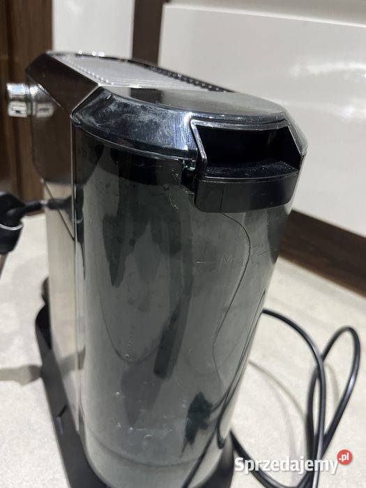 Ekspres kolbowy DeLonghi Dedica EC685BK Czarny Tuliszków