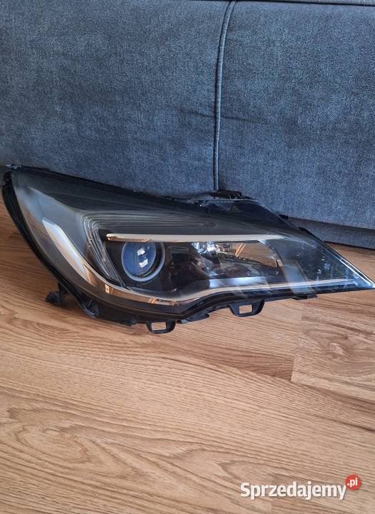 Lampa prawy przód Opel Astra K Pogwizdów