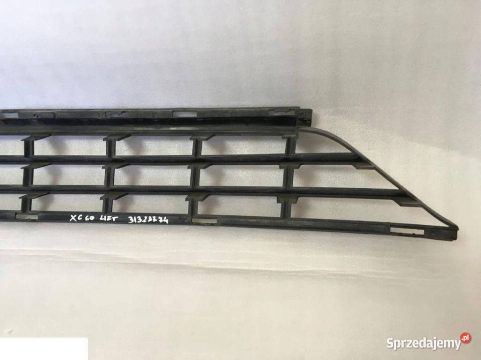 VOLVO XC60 LIFT KRATKA ŚRODKOWA ZDERZAKA Karoseria Kozubszczyzna