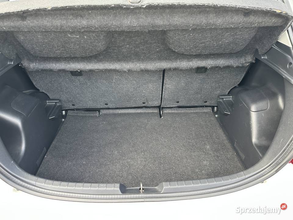 Toyota Yaris 13 be 996 biegów Klima Salon poduszka powietrzna Warszawa