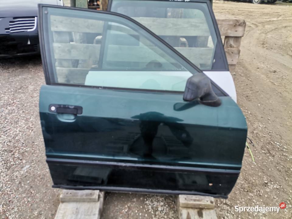 Drzwi Prawy Przód Audi 80 B4 osobowe Pozostałe lubelskie Pogorzelec