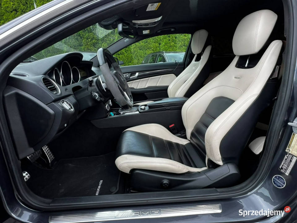 Mercedes C 63 AMG COUPE Panorama HarmanKardon
