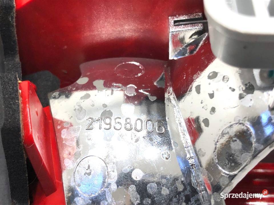 LAMPA TYŁ PRAWA WEWNĘTRZNA AUDI A4 B8 Kombi 0715