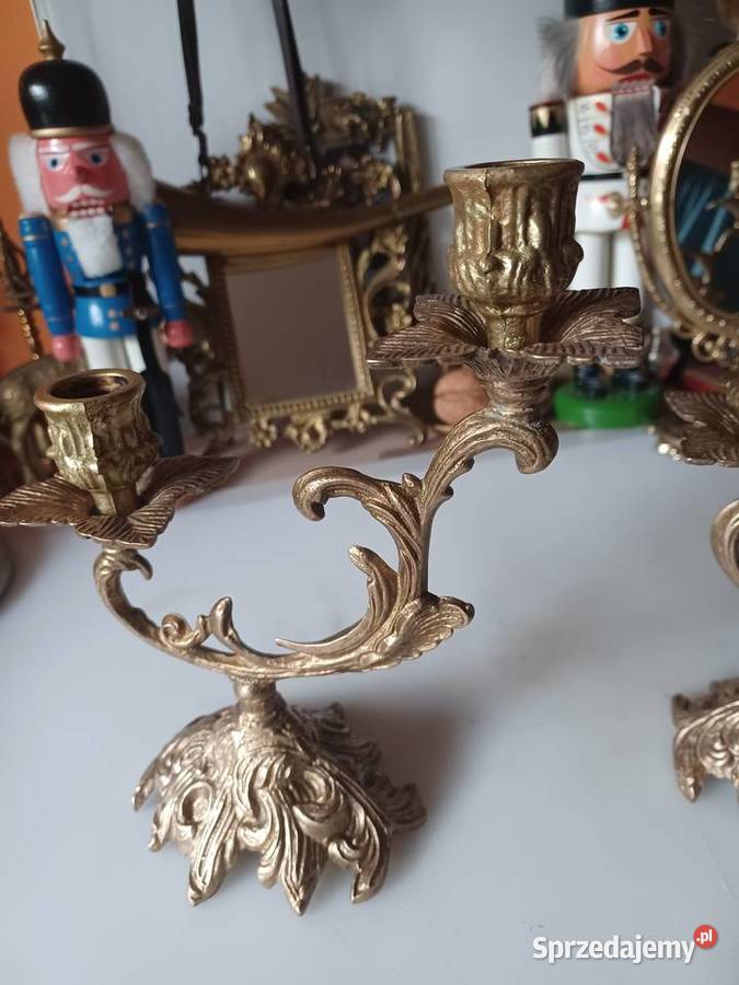 Dwa mosiężne świeczniki