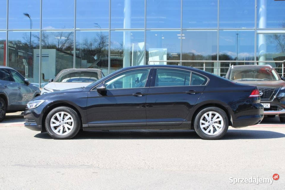 Volkswagen Passat 2018r Navi Czujniki PT Rok produkcji 2018 Kraków