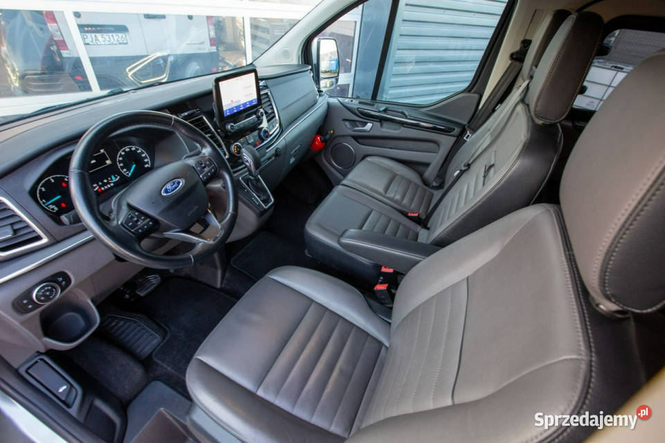 Ford Tourneo Custom TITANIUM 9OSÓB L2H1 320