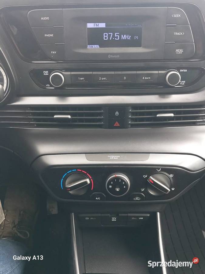 Hyundai i20 12 5MT gniazdo SD