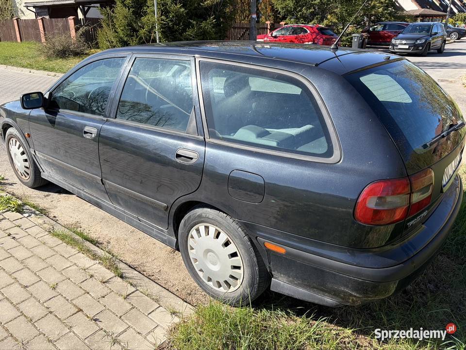 Volvo v40 16 1997 benzyna czarny