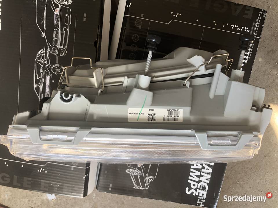 Nowe przednie Lampy Clear Reflektory Chrom osobowe Toruń