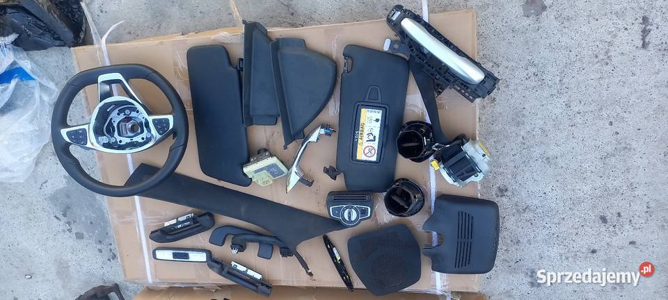 Wnętrze Mercedes w205 kierownica AMG plastiki