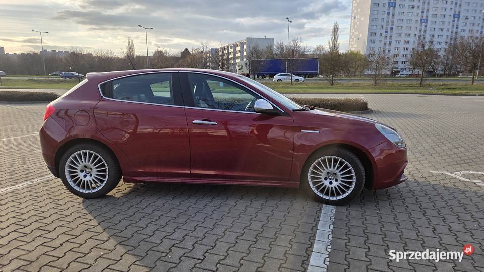 Alfa Romeo Giulietta 14 170 benzyna z ksenonami światła do jazdy dziennej Poznań
