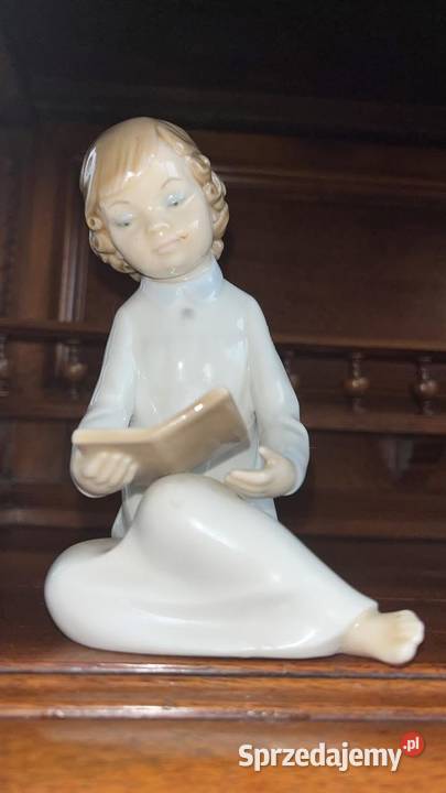 Chłopiec czytający książkę Zaphir Lladro Gdańsk