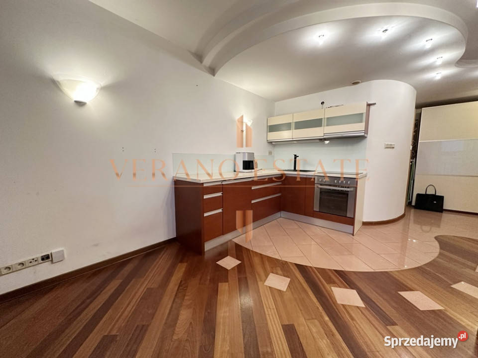 Przestronna kawalerka 342 m z balkonem Warszawa