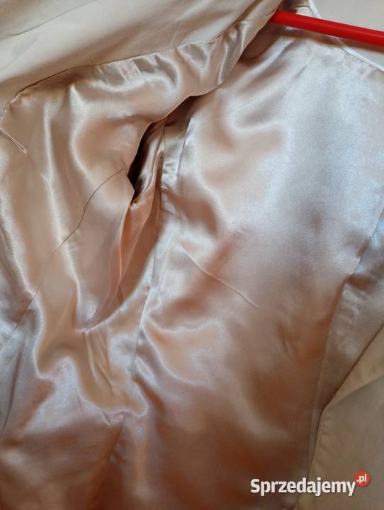 Żakiet damski w kolorze jasno beżowym Dębica