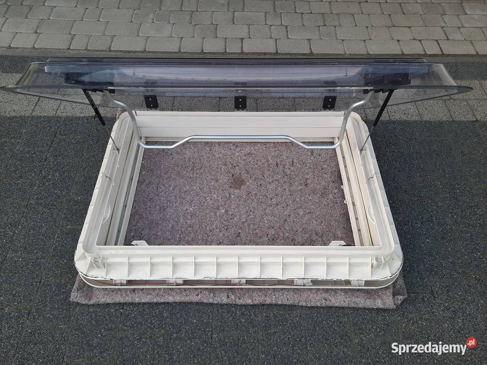 Okno dachowe przyczepa kempingowa kamper Skokowa