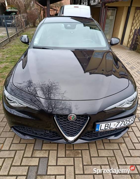 Alfa Romeo Giulia piękne wnętrze czarna perła Rok produkcji 2016 Biłgoraj
