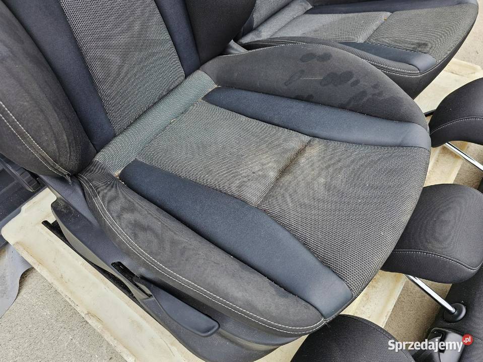 FOTEL FOTELE KOMPLET AUDI A1 8X 5DRZWI osobowe Przystajń sprzedam