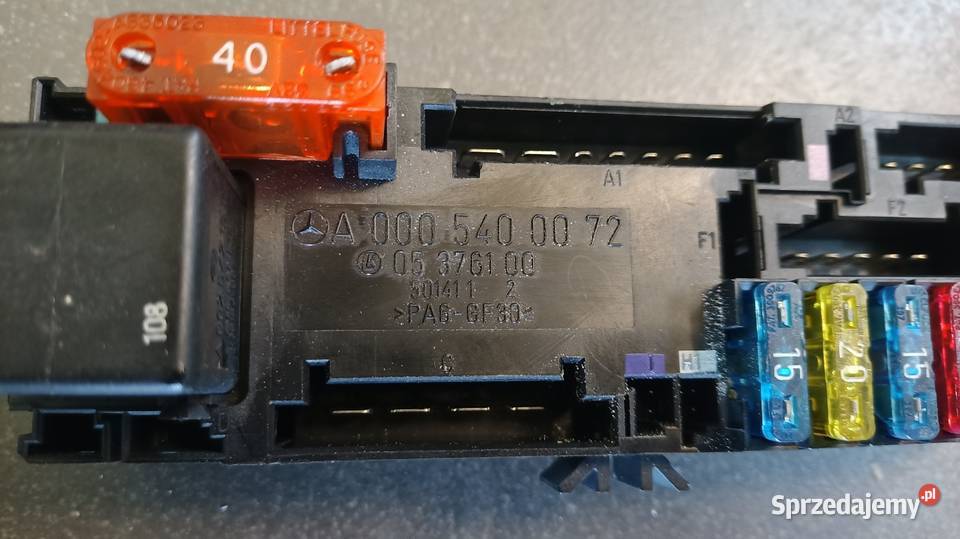 Skrzynka bezpieczników Mercedes W202 A0005400072 Warkały