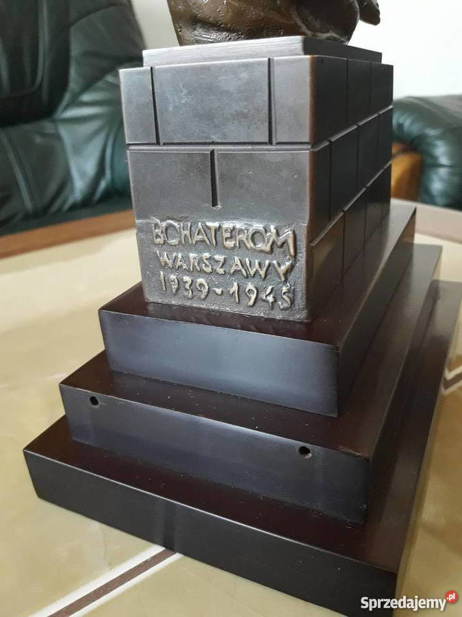 Rzeżba z brązu Nike Janów Lubelski