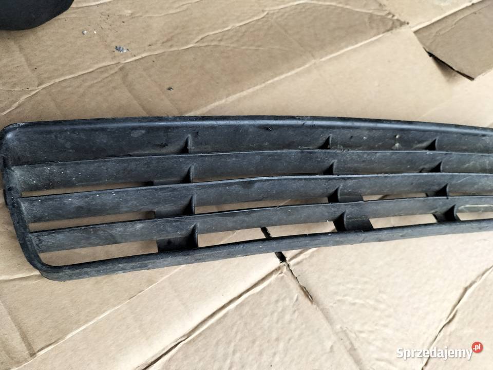 AUDI A4 B5 A4B5 LIFT 8D0807683 ŚRODKOWA KRATKA Kamień-Kolonia