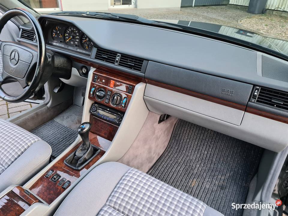 Mercedes 124 300CE Stan Kolekcjonerski 110 Rok produkcji 1992