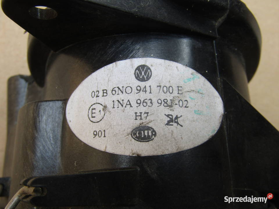 HALOGEN PRZECIWMGIELNY PRAWY VW POLO 6N0941700E łódzkie Mysłaków