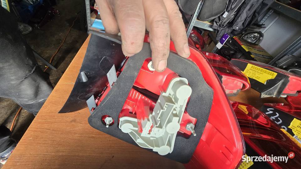 Lampy lewy prawy tył BMW E90 HURT 10 Sosnowiec sprzedam