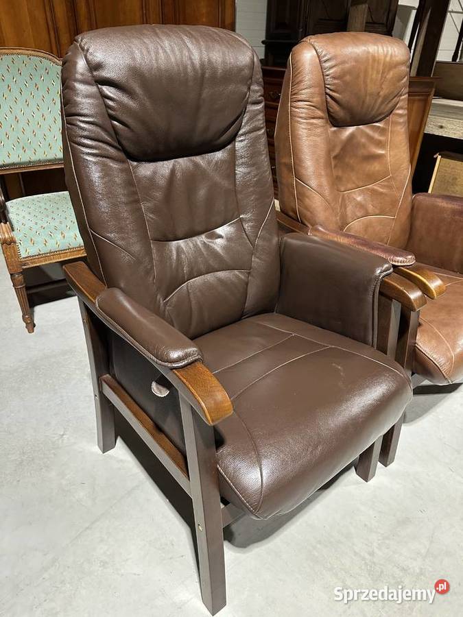 Fotele ze skóry na dębowym stelażu rozkładane