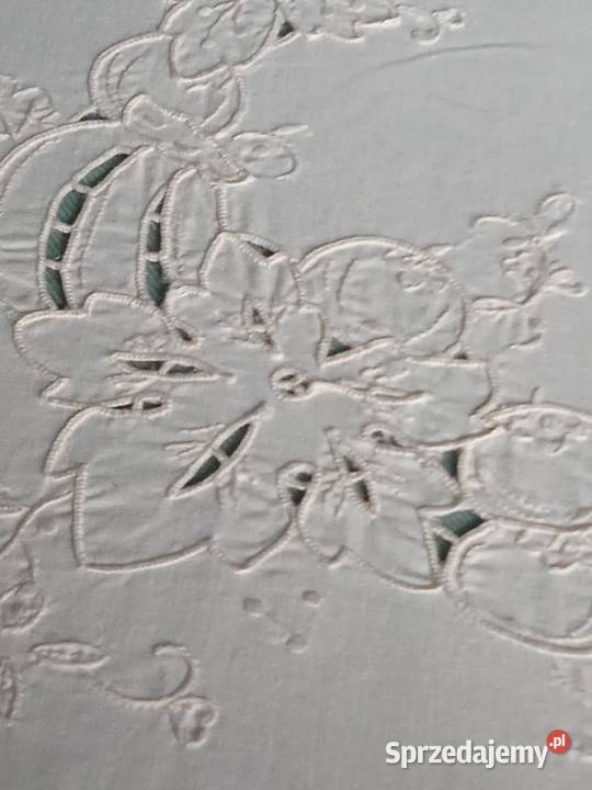 HAFTOWANA SERWETA STOŁOWA W KWADRACIE sprzedam