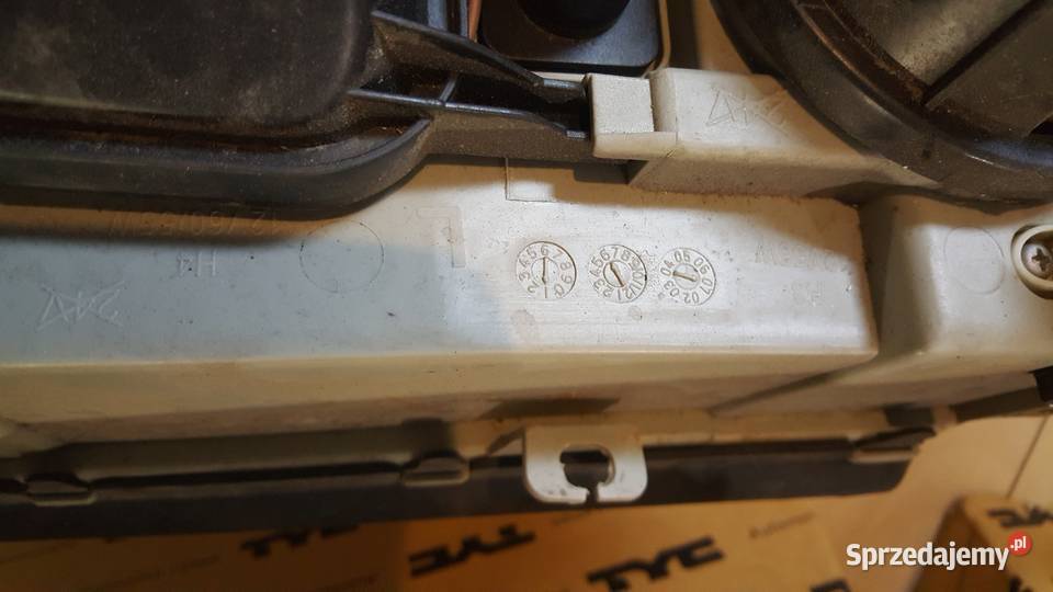 Lampy reflektory przednie przód Skoda Octavia I