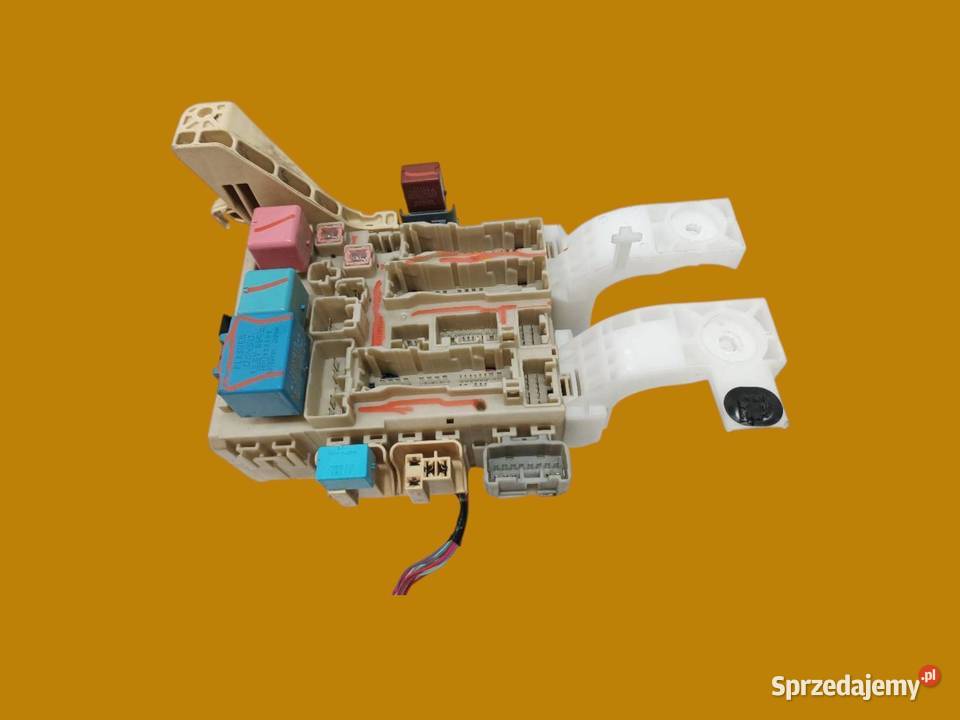 SKRZYNKA BEZPIECZNIKÓW 827300D290 13 B Toyota sprzedam