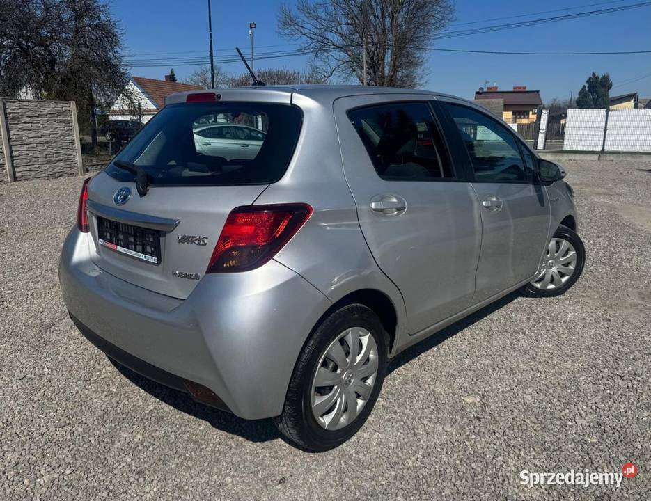 Toyota Yaris 15 Hybryda Comfort 75 2016r srebrny podkarpackie