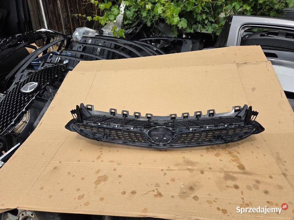 Grill Atrapa chłodnicy Mercedes Bklasa W247 AMG osobowe