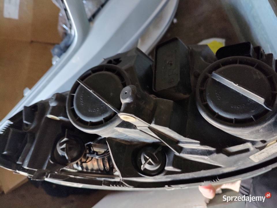 Lampa prawa Mercedes W204 0cm3 śląskie Wancerzów