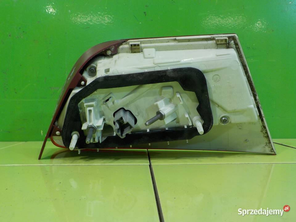 JAGUAR XE 20 D 15r SEDAN 4D lampa prawa tyl Suków