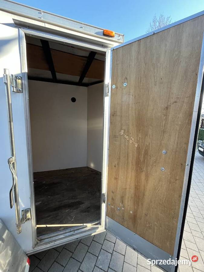 Przyczepka osobowa 750 lekka zabudowana