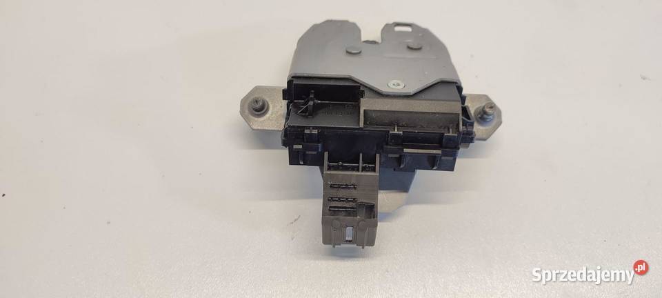 VOLVO V60 ZAMEK KLAPY BAGAŻNIKA 31335045