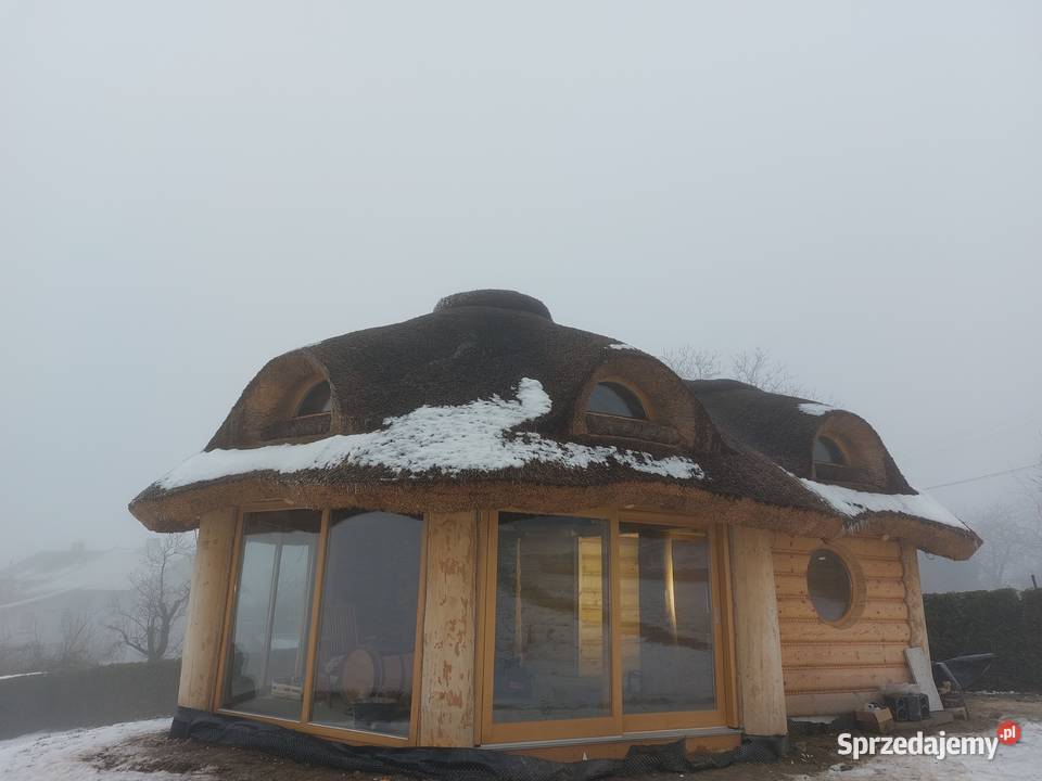Altana pokryta trzciną pełna zabudowa Podlesie