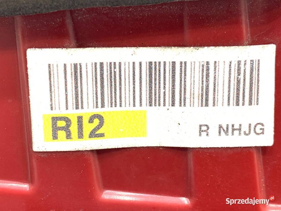 LAMPA TYŁ PRAWA WEWNĘTRZNA KIA VENGA Hatchback