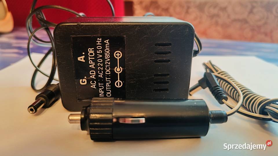 Zasilacz sieciowy i samochodowy małych urządzeń Zawory