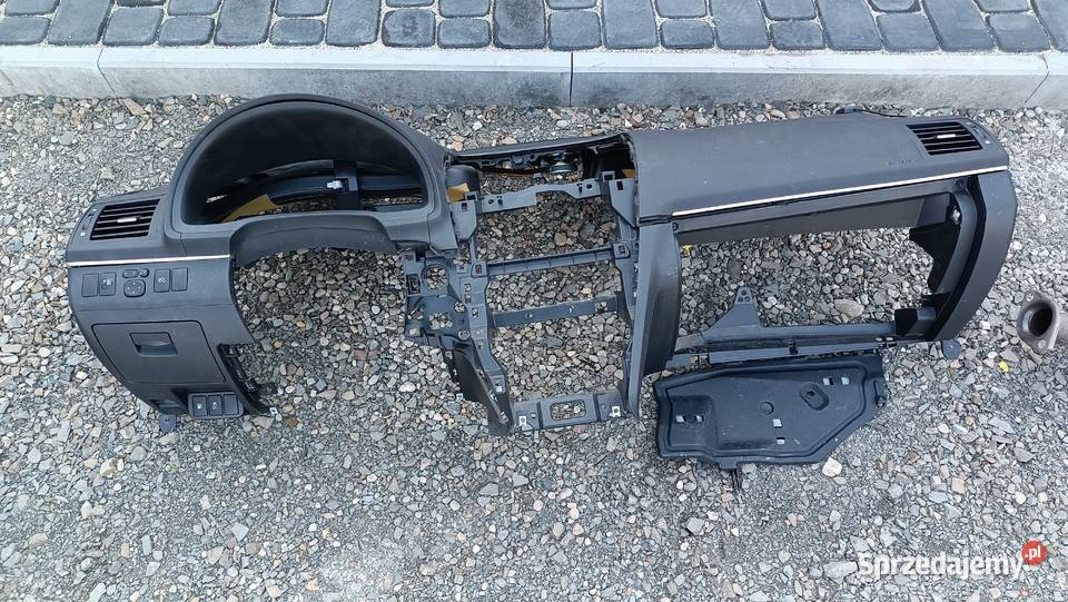 Deska rozdzielcza konsola kokpit Toyota Avensis osobowe Radłów