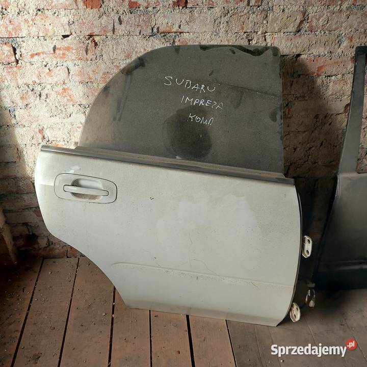 Drzwi subaru Drzwi