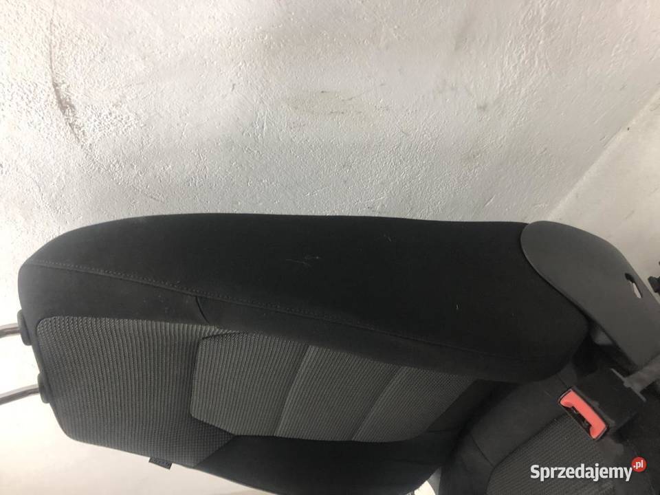 FOTEL PRAWY PRZÓD VOLKSWAGEN PASSAT B7 ANGLIK osobowe wielkopolskie