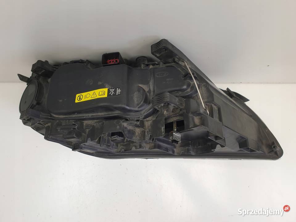 Volvo V70 III PRZEDNIA LAMPA LEWA XENON SKRĘTNY Janów