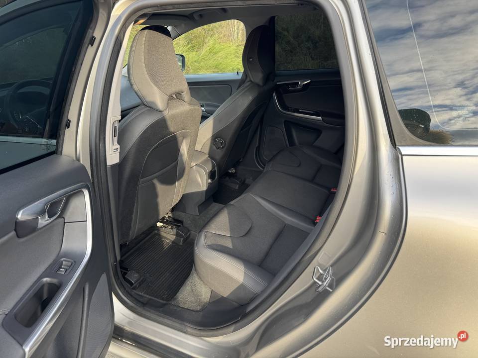 Volvo XC60 Momentum Diesel Automat 8biegowy ASO XC 60 sprzedam