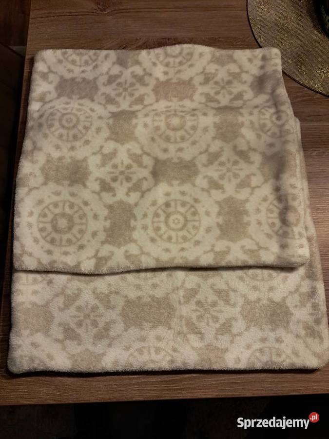 2 poszewki welurowe używane na jaśki w stanie Sandomierz sprzedam